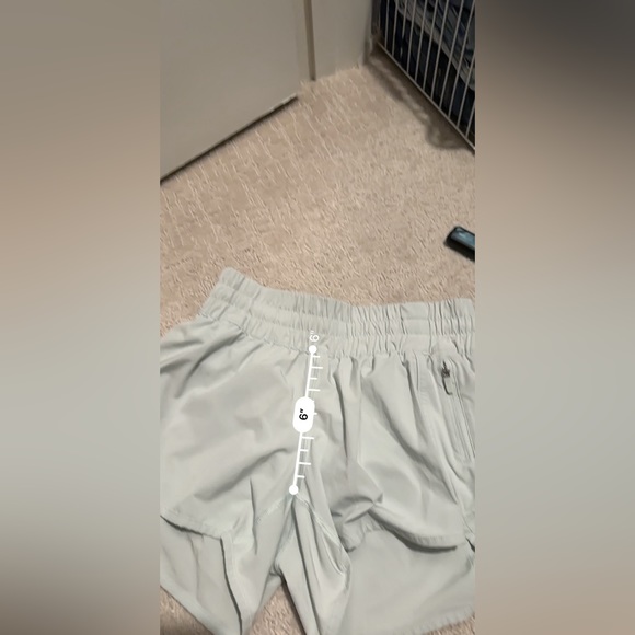 Lululemon size 6, low rise shorts. Mint green / light green excellent condition - Picture 11 of 13